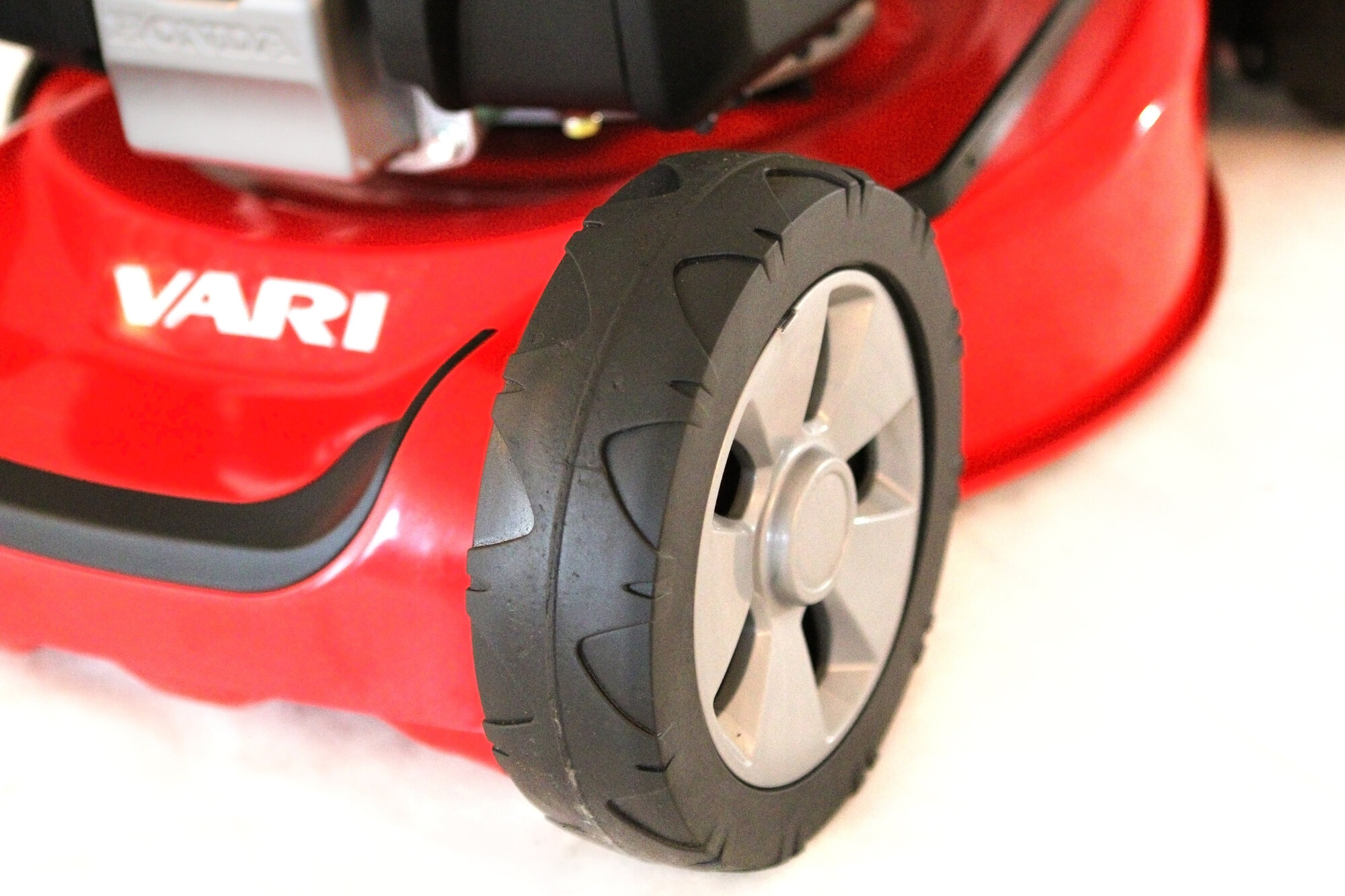 Travní sekačka s pojezdem Vari CP1 484 H